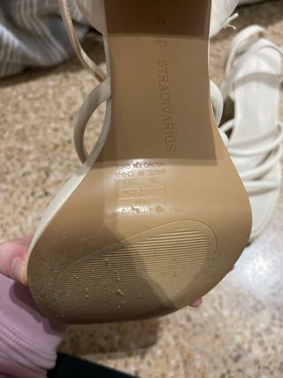 Sandalias Stradivarius tacón tiras blancas