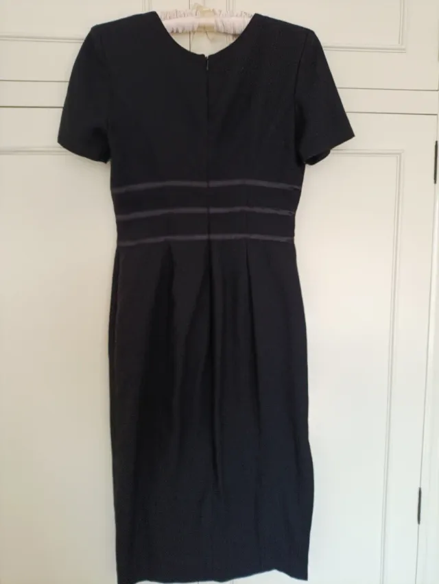 Vestido negro con lazos