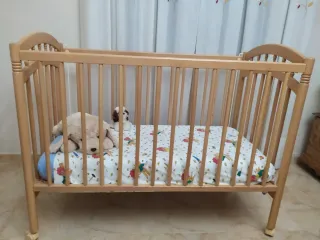 Cuna de madera para bebé.    **Se regala colchón.*