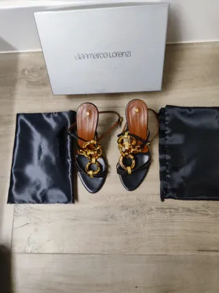 Sandalias  tacon  Gianmarco Lorenzi Negro y Dorado