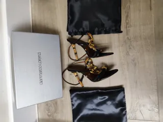 Sandalias  tacon  Gianmarco Lorenzi Negro y Dorado