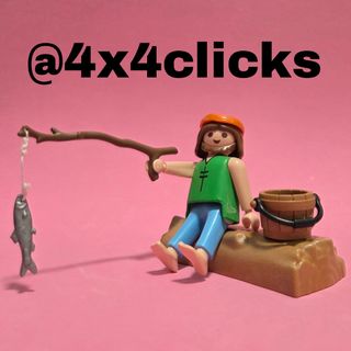 Playmobil Pescador con Caña y Cubo