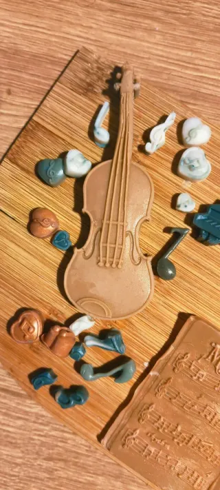 Jabones musicales: saxo, violín, viola, trompa, pi