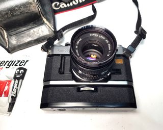 Canon AE-1 con lente FD f=50mm/1:1.8