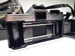 Canon AE-1 con lente FD f=50mm/1:1.8