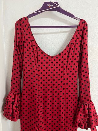 Traje de Flamenca Rojo con Lunares Negros