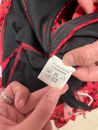 Traje de Flamenca Rojo con Lunares Negros