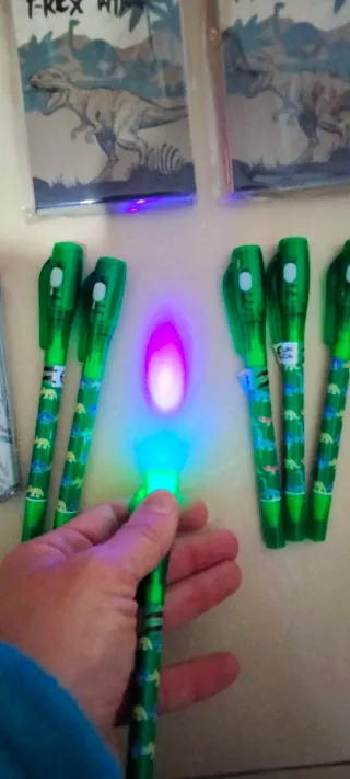 Lote 6 bolígrafos y 6 libretas T-Rex