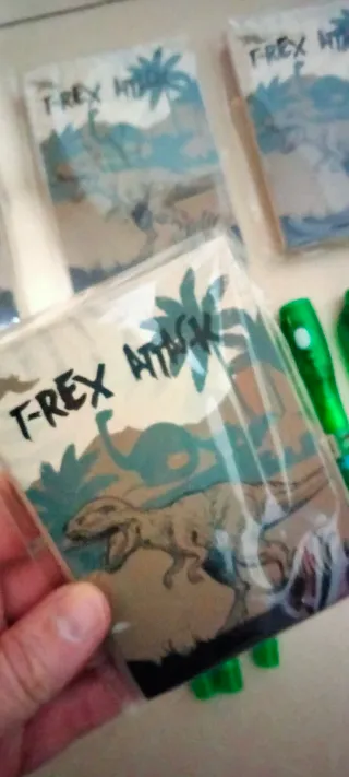 Lote 6 bolígrafos y 6 libretas T-Rex