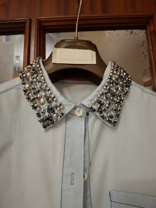 Camicetta donna con colletto gioiello