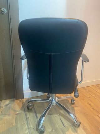 Silla de oficina ergonómica negra