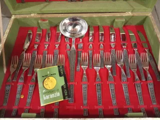 Set posate antiche mai usate con garanzia