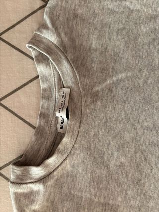 Camiseta gris Bershka