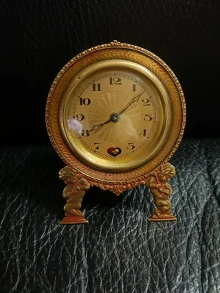 Reloj de sobremesa antiguo con querubines