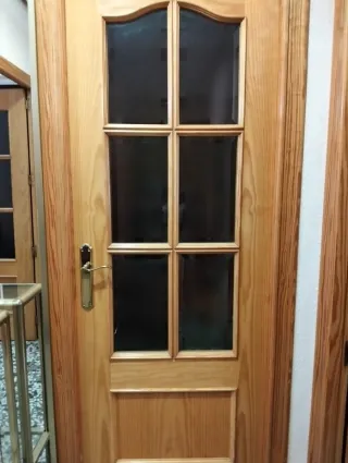 Puertas de madera de pino con y sin cristal