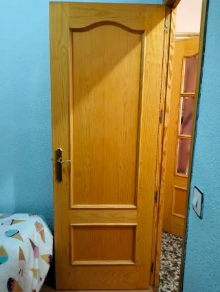 Puertas de madera de pino con y sin cristal