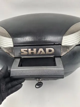 Baúl SHAD SH48 con respaldo y parrilla REF:30