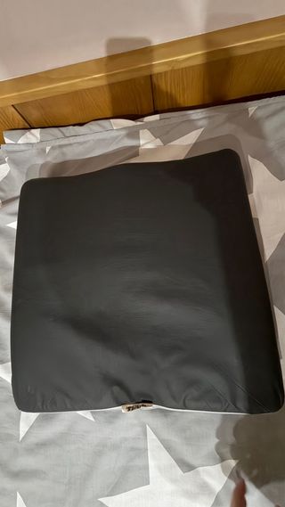 Silla de ruedas con cojín terapéutico