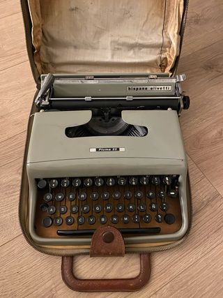 Máquina de escribir Hispano Olivetti Pluma 22