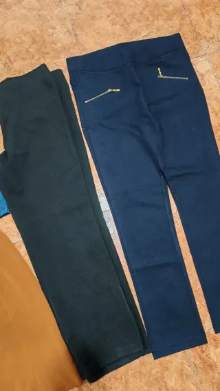 Ropa mujer: falda vaquera y marrón, pantalones