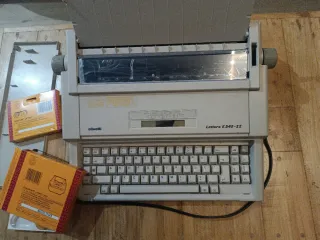 Olivetti Lettera E545-II Máquina de escribir