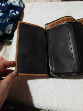 Monedero de cuero potro