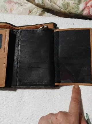 Monedero de cuero potro