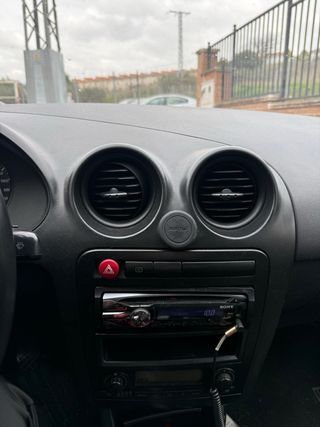 SEAT Ibiza gris