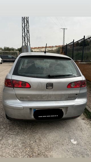 SEAT Ibiza gris