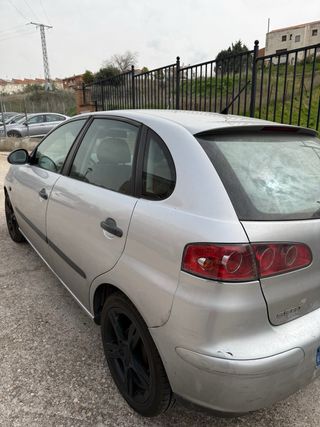 SEAT Ibiza gris