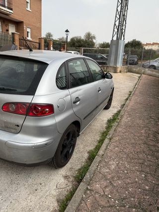 SEAT Ibiza gris
