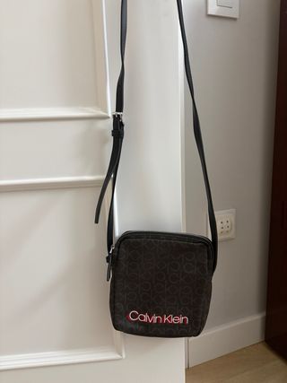 Bolso Calvin Klein Marrón Monogram