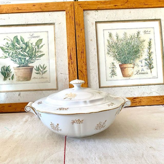 Antica zuppiera in porcellana L’Amandinoise