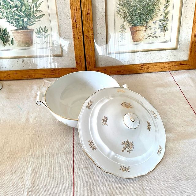 Antica zuppiera in porcellana L’Amandinoise