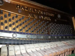 Piano Vertical Antiguo HAZELTON BROS