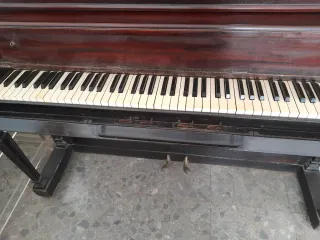 Piano Vertical Antiguo HAZELTON BROS