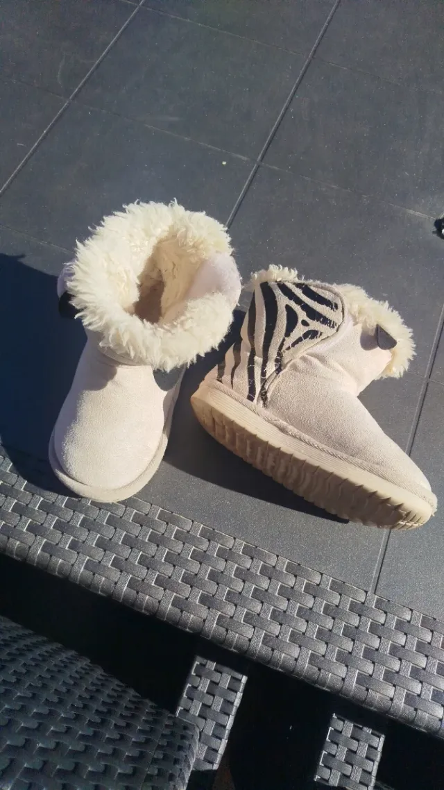 Lote Ropa Niña: dos Vestidos, Mono, Botas