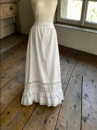 Enaguas antigua con encaje Valencienne, algodon
