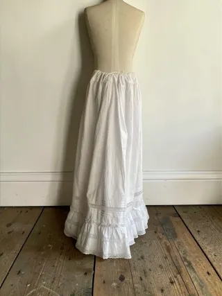 Enaguas antigua con encaje Valencienne, algodon