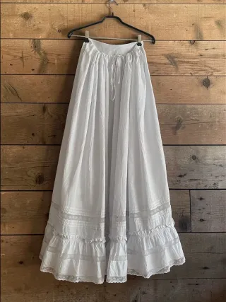 Enaguas antigua con encaje Valencienne, algodon