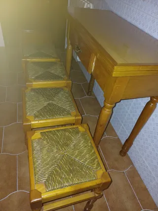 Mesa de cocina y 4 taburetes