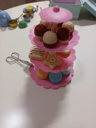 Juego de té infantil con pasteles