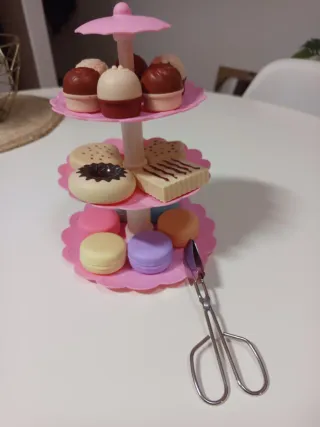 Juego de té infantil con pasteles