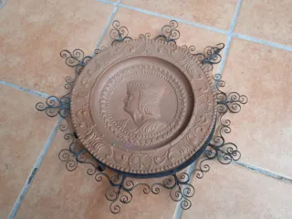 Plato de cobre antiguo decorado