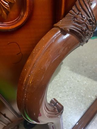 Espejo de madera con marco tallado