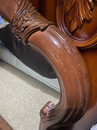 Espejo de madera con marco tallado