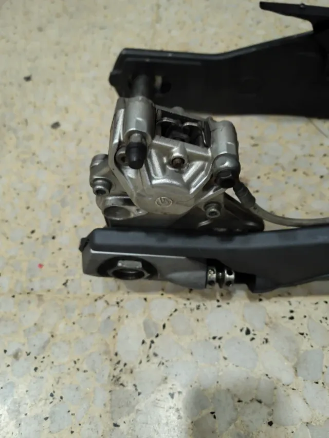 Basculante Ducati 749 999 Completo con frenada