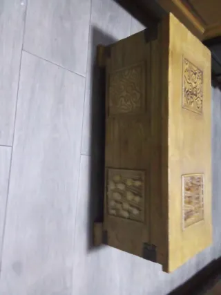 Caja de madera labrada decorada