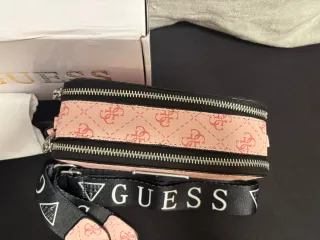 Bolso Guess Rosa Est. 1981