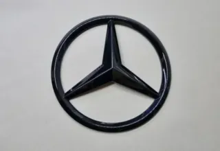 Logo Insignia Estrella Mercedes d Parilla Calandra